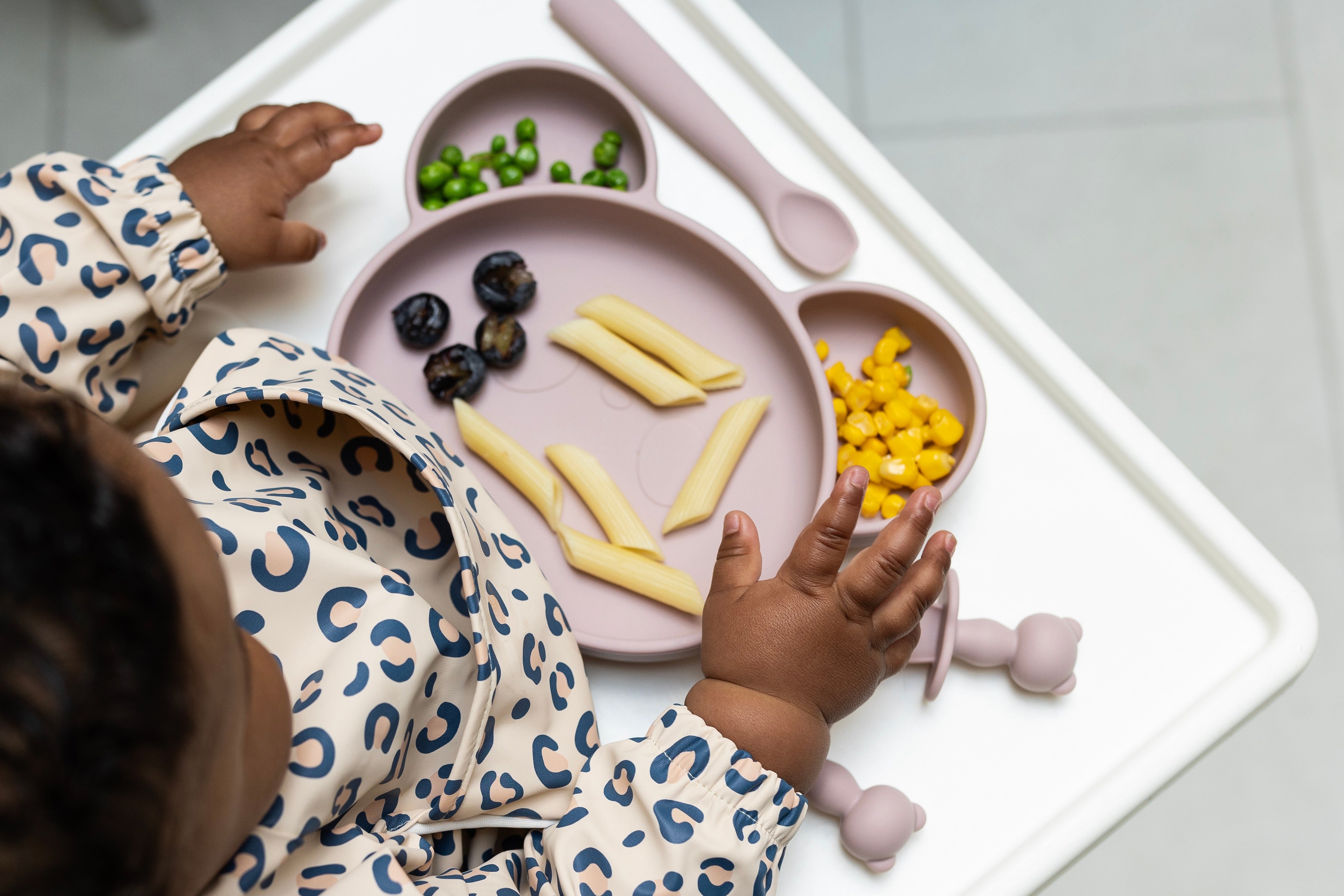 Baby food sales bib with sleeves